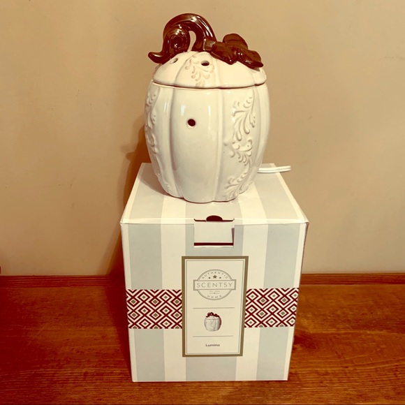 Scentsy Other - LIMITED EDITION Lumina Pumpkin Warmer